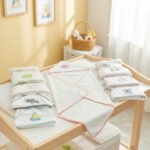 Toallón Con Capucha City Blanco Bebés 80x80cm Babymovil - Imagen 4