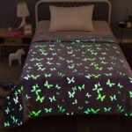 Manta Frazada Luminosa Soft Brilla En Oscuridad 1 1/2 Plaza Color Mariposas Diseño De La Tela Estampado - Imagen 2